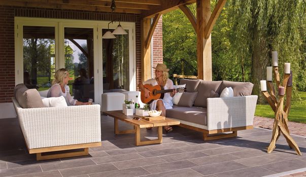 Guide to Choosing Handmade Garden Furniture: Styles, Materials & Care